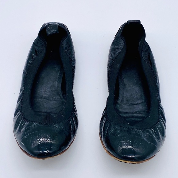 CHANEL Black Patent Leather Ballerina Flats - Picture 5 of 14
